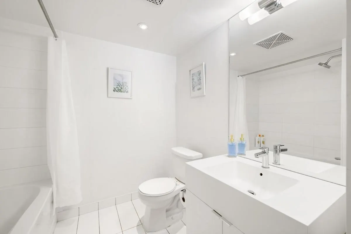 Modern 1Br King Suite, Central Downtown Toronto Canada