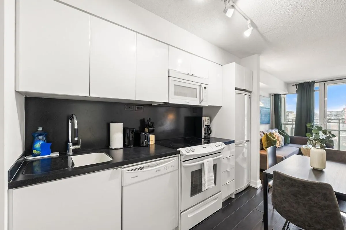 Modern 1Br King Suite, Central Downtown Toronto Apartment