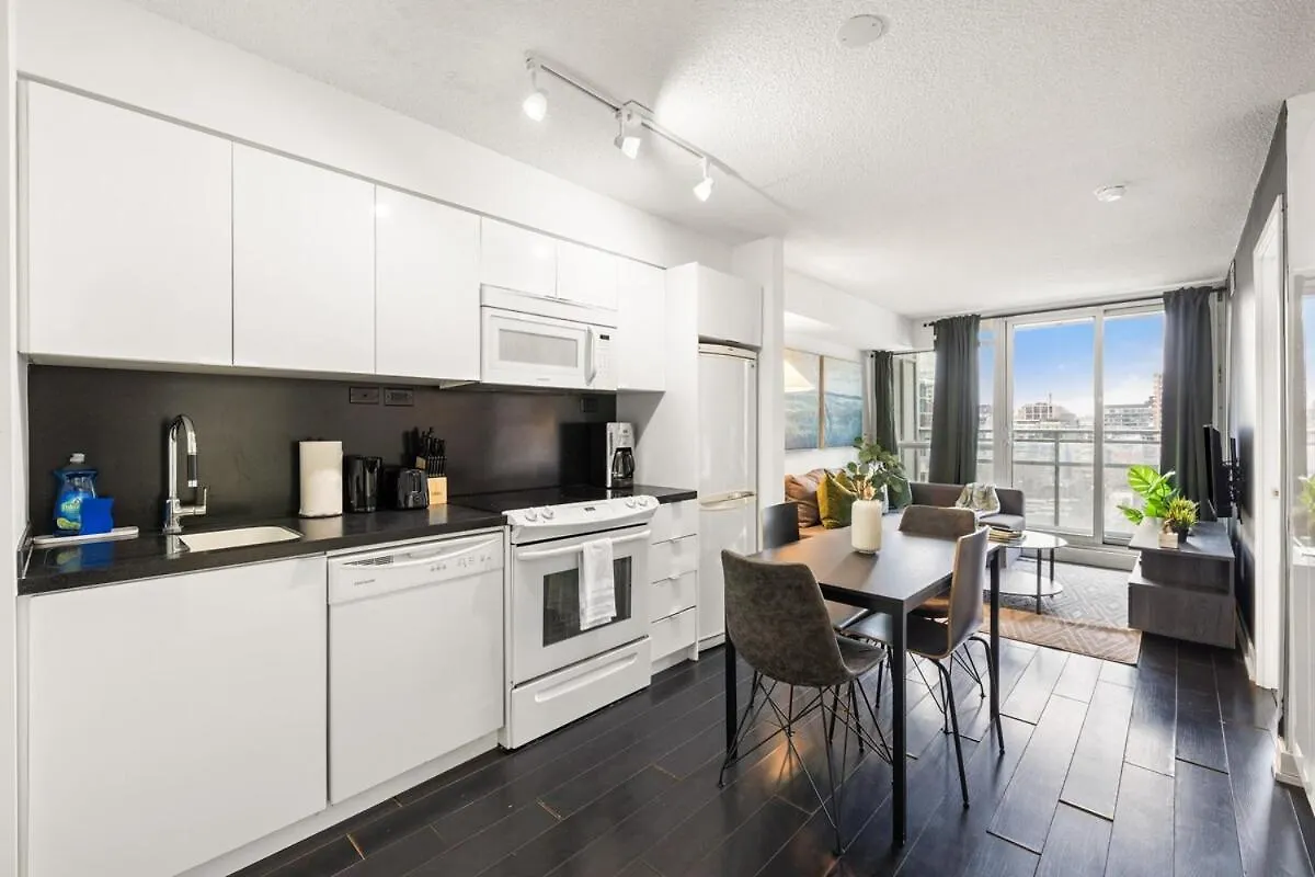 Apartment Modern 1Br King Suite, Central Downtown Toronto Canada