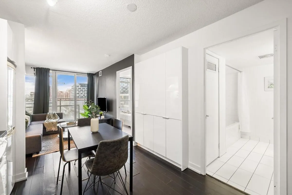 Apartment Modern 1Br King Suite, Central Downtown Toronto Canada